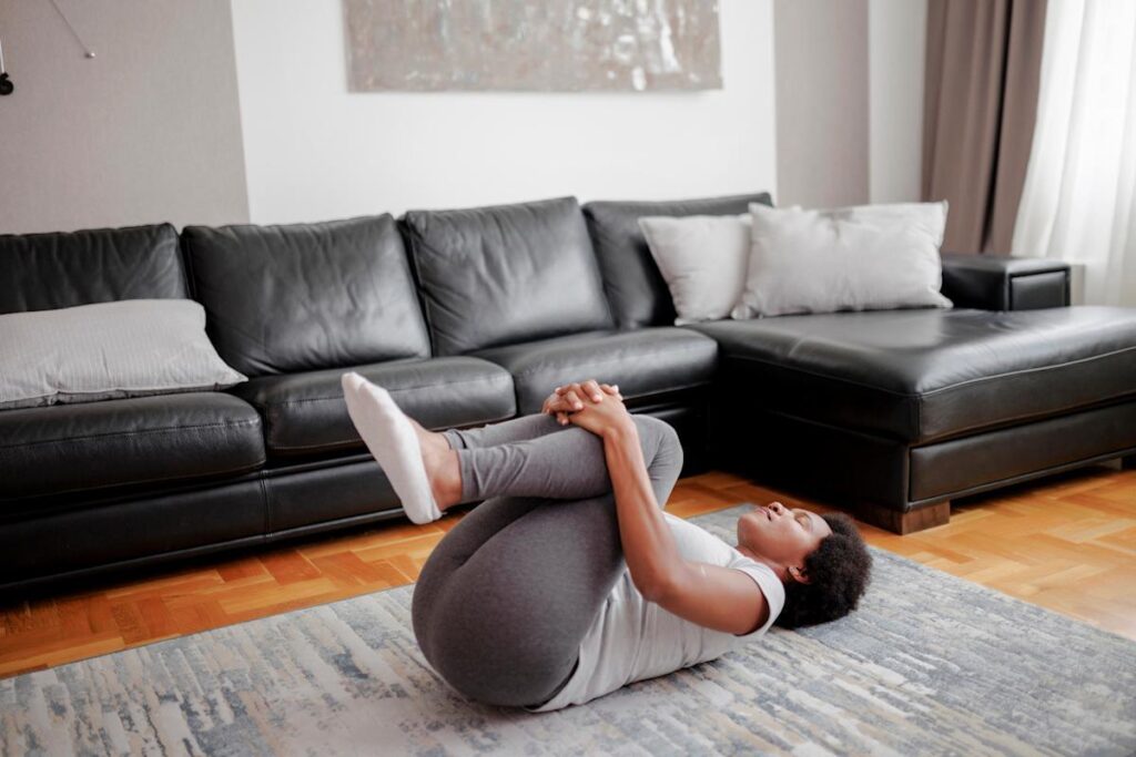 10 minuti di stretching snellente per una pancia piatta e tonica
